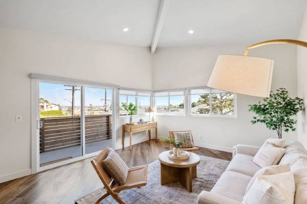 $3,400 / 1br - 773ft² - Luxurious 1 Bed/1 Bath Apartment with an Expansive Patio (25935 Rolling Hills Rd, Torrance, CA)