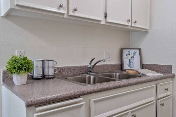 $1,851 / 1br - 500ft2 - Perfect for you! A stunning 1 bed 1 bath apartment is waiting! (Tarzana - 18550 Burbank Blvd)
