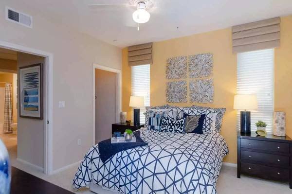 $2,118 / 1br - 792ft2 - November Special! 1 bed, 1 bath, 792 sq ft! (Northridge)