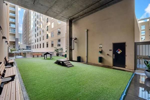 $5,447 / 2br - 2001ft2 - 2/BD 2/BA, In Los Angeles, appliance package (1600 Vine St, Los Angeles, CA)