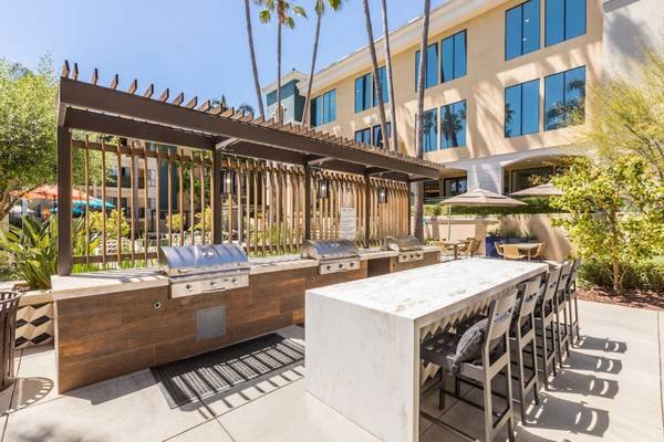 $3,992 / 3br - 1236ft2 - Wonderful 3-Bedroom 2-Bath Condominium Featuring Resort-Style Amenities – Pets Welcome! (Sherman Oaks)