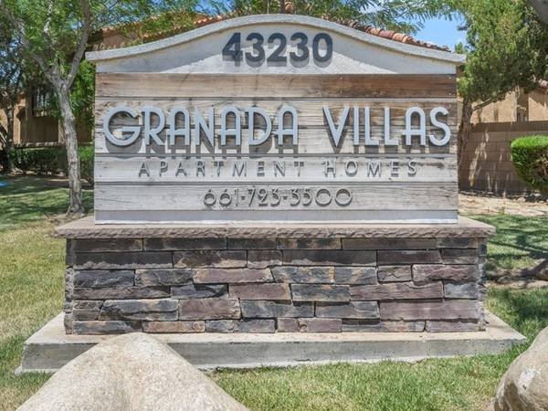 $1,725 / 2br - 844ft2 - Lancaster CA Apartment with Courtyard – $500 Off Move-In Before 11/30 on Select Units (43230 Gadsden Avenue, Lancaster, CA)