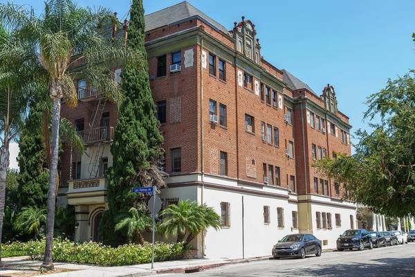 $700 / 1br - 750ft2 - Remodeled 1-Bedroom Apartment (Los Angeles)