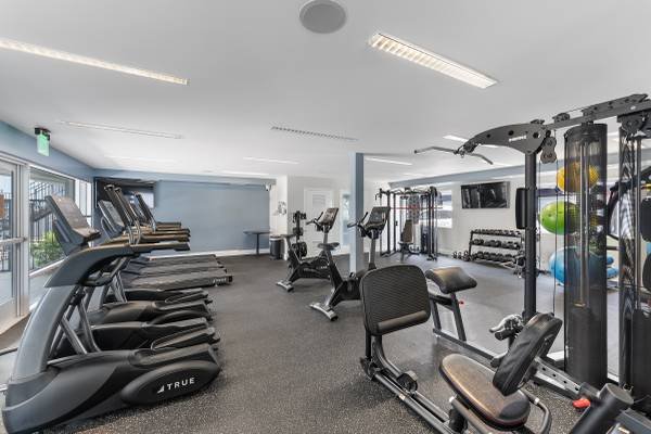 $3,115 / 2br - 1050ft2 - 2-Bedroom 1.5-Bathroom Townhomes! First Month Free!! (Long Beach)