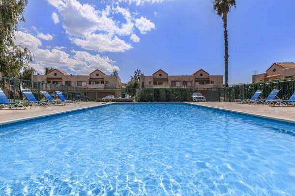 $2,349 / 2br - 836ft2 - Dishwasher, in Canyon Country CA, 2 Bedroom (Santa Clarita)