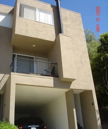 $2,900 / 1br - 930ft2 - Silverlake Hills Huge Views!! Storage Room! Private Parking Garage (Silverlake Hills, 1733 Lucile Ave Los Angeles)