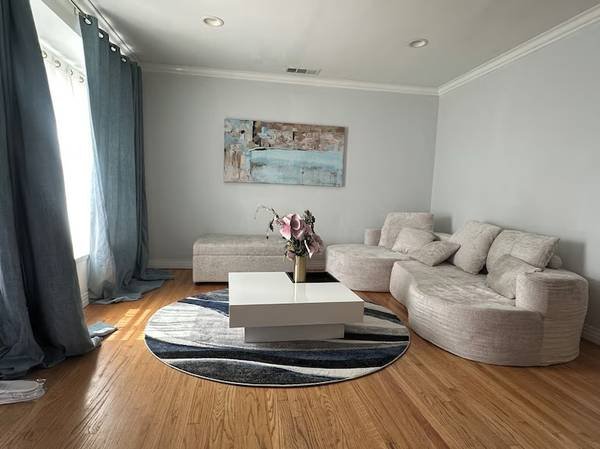 $246 / 2br - Relaxing Townhome in Lively Long Beach (Long Beach)