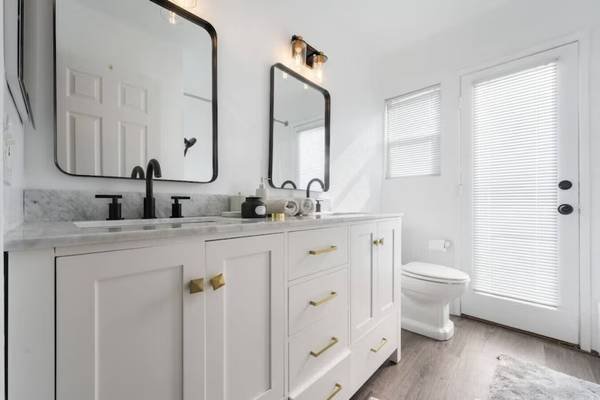 $491 / 4br - Wexford Hills Poolside Haven with Backyard and BBQ (Los Angeles)