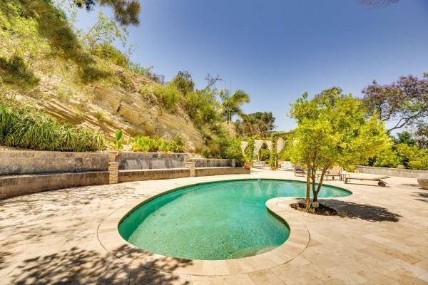 $180 Modern Studio with Pool and Gardens, Fully Furnished, All Utilities Included (Sherman Oaks)