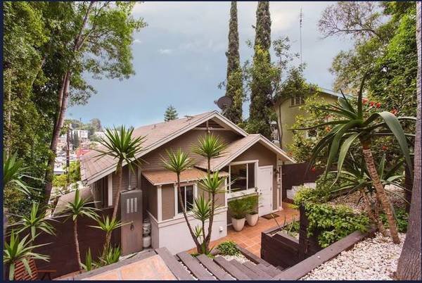 $330 / 3br - 1450ft2 - Explore Silver Lake from a Designer Hillside Retreat (Los Angeles, CA)