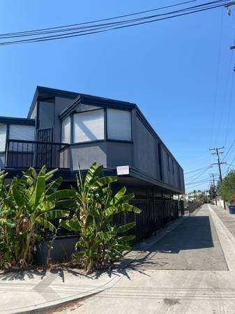 $1,250,000 - 8 Bedroom, 2300 sq ft - Multifamily / Office Building (Pico Rivera)