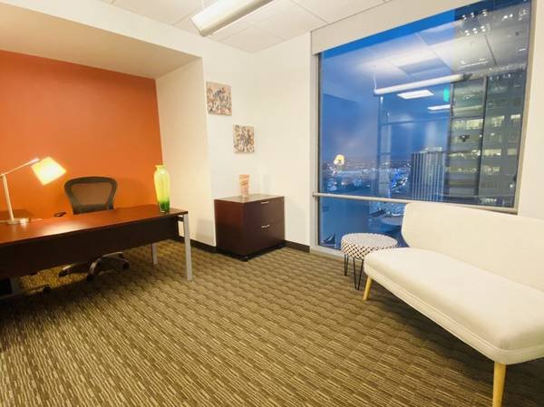 $459 Private Office at the US Bank! 24/7 Access, Gym and 54th Floor Cafe (Los Angeles)