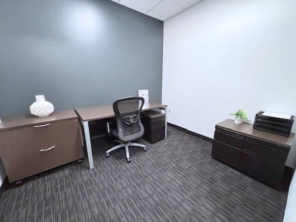 $969 Perfect Start-Up Office Located in North Hollywood! (North Hollywood)