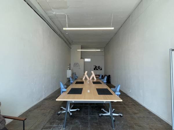 $1,895 / 850ft² - Retail / Office / Art Space with Parking