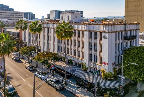 $5,300 / 741ft² - Beautiful Corner Office Suite in the Heart of Beverly Hills Triangle (9615 Brighton Way)