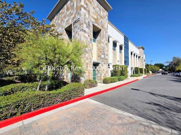 $988 / 173ft² - Office Space in the Heart of Cerritos! (Cerritos)