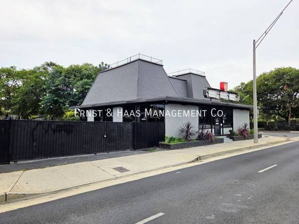 $5,995 / 3591ft2 - Well Equipped Restaurant on High Traffic P.C.H. with Ample Parking and (Long Beach)