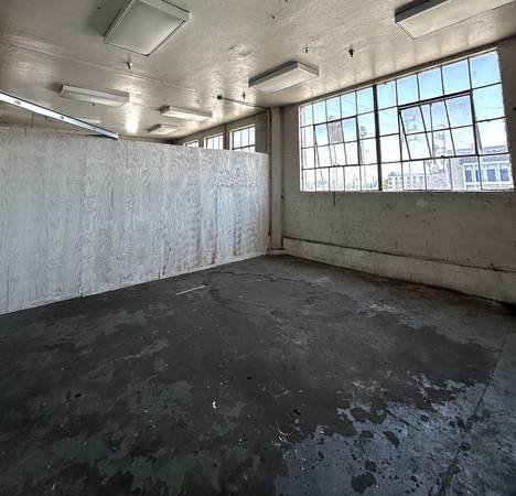 $725 / 300ft2 - ART/CREATIVE STUDIO WORKSHOP SPACE! 24/7 access, free parking