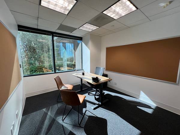 $999 Get your first month free in this charming fully furnished suite. (Los Angeles)