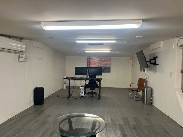 Office / Creative Space: $1,500 for 1250ft2 (Korea Town)