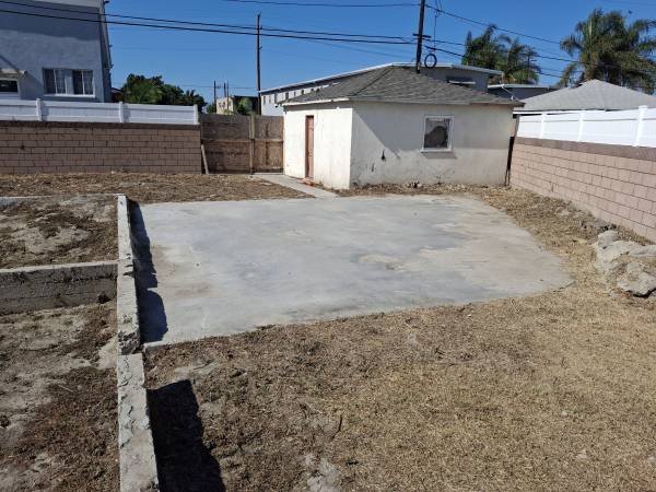 Large Parking Space: $100 for 350ft2 (Long Beach)