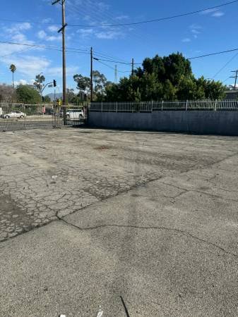 $1 Parking for Rent off the 170fw on Roscoe !! (SUN VALLEY)