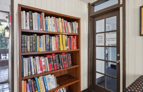 $1,300 / 3br - Private Room with Private Bath (Los Angeles)