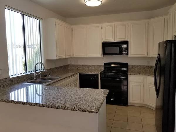 $1,500 / 2br - 1130ft2 - Beautiful Sherman Oaks Condo for Rent-South of the Boulevard! (Sherman Oaks)