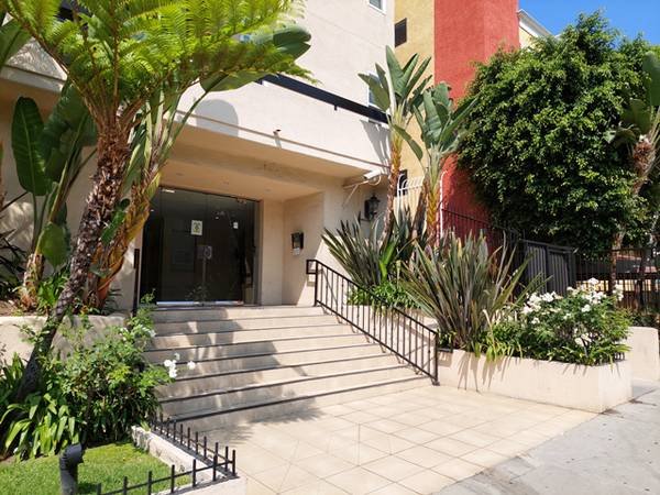 $1,350 / 2br - Private Room and Private Bath in Koreatown (Koreatown)