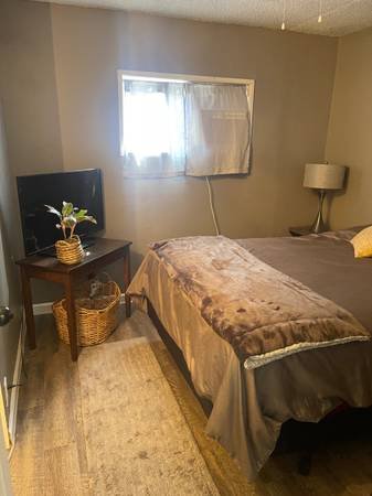$1,150 Private Room or Studio (Encino)