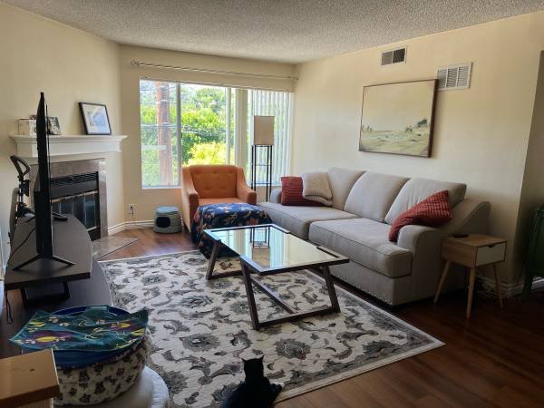 $1,200 for a 2-bedroom - UTILITIES INCLUDED - Private Room and Bathroom for Rent in a Beautiful Glendale Neighborhood (Glendale)