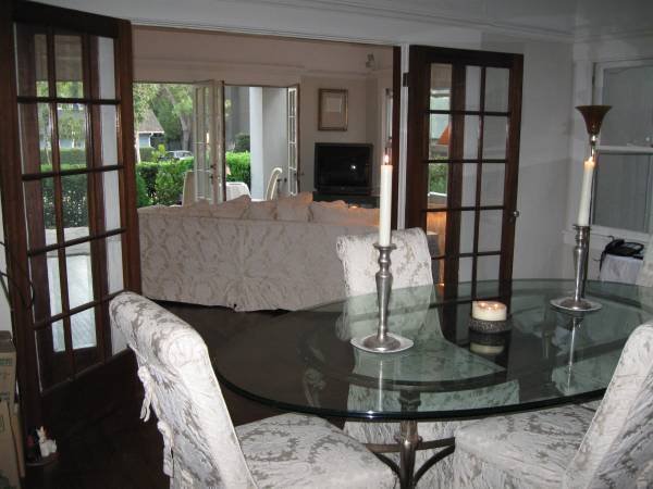 $1,100 for a 2-bedroom - Live in the Most Desirable Neighborhood in Pasadena - Walk Everywhere (South Lake (Cal-Tech))