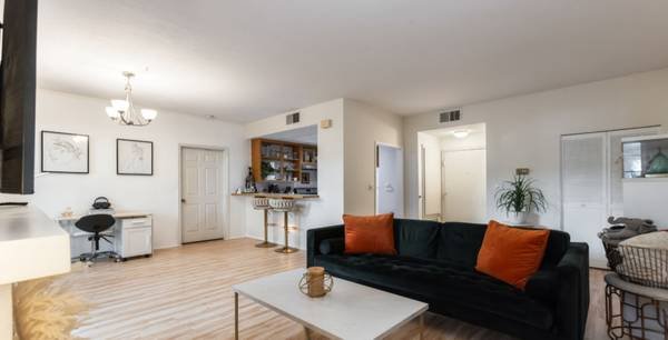 $2,400 for a 1-bedroom - 1 BR Sunny Playa del Rey Sublet (Playa Del Rey)