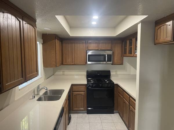 $1,350 for a 3-bedroom - Month-to-Month by the Beach (Redondo Beach)