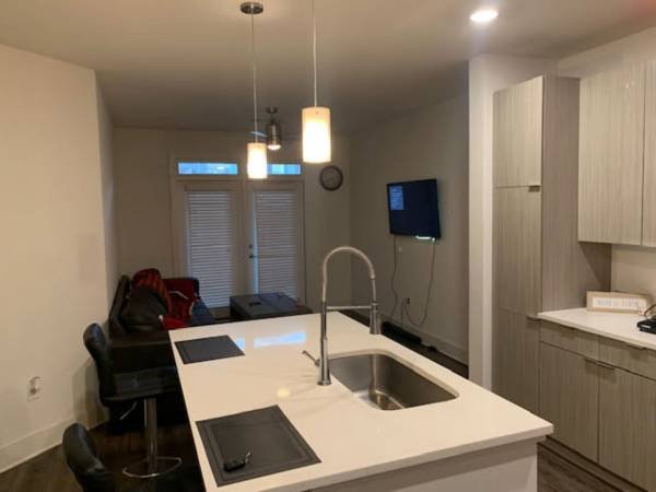 $1,800 for a 1-bedroom - Former Vacation Rental, Month-to-Month Available Now! (Los Angeles)