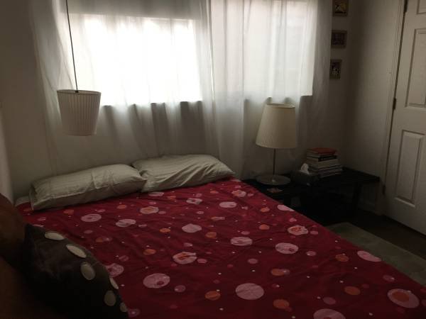 1-bedroom - Sublet Master Bedroom with Attached Bathroom (Dec-Jan) (Los Angeles - Mt. Washington)