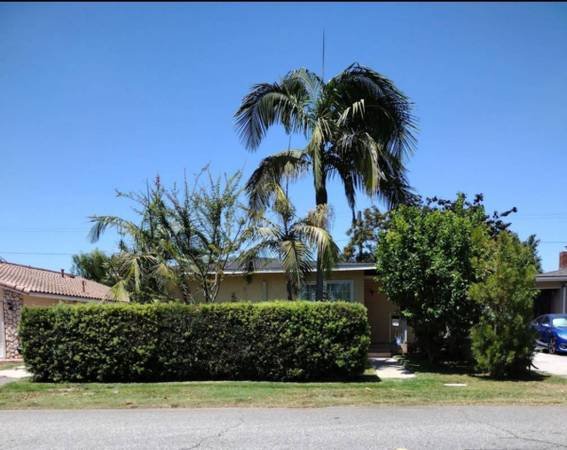 $950 for a 3-bedroom - Private Room AC + Pool (Paramount)