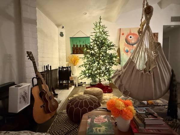 $1,000 for a 4-bedroom - Master Bedroom Sublet in Modern Mid Century Home (Northridge)