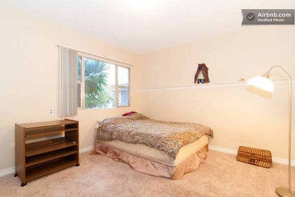 $1,295 for a 3-bedroom, 300 sq ft - HUGE ROOM near OCEAN, 5G Fast WIFI and UTILITIES ALL INCLUDED. No Credit Check (Long Beach/Downtown Long Beach/ Art District)