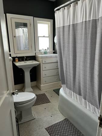 $1,500 / 2br - 1200ft2 - Room Available Fully Furnished Beachwood Canyon (Beachwood Canyon)