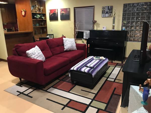 $2,750 / 1br - 650ft2 - One Bedroom, One Block from Beach (Long Beach)