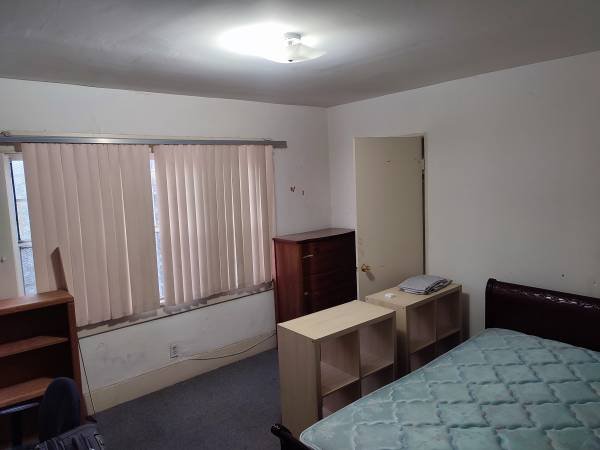 $930 / 1br - 180ft2 - A Private Bedroom, Quiet &amp; Safe (Just South West from Koreatown)