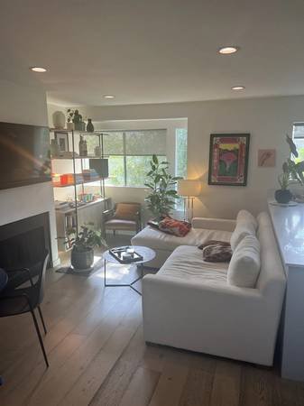 $4,300 / 2br - 2 BR Sunny Beachwood Canyon Sublet (Los Angeles - Beachwood Canyon)