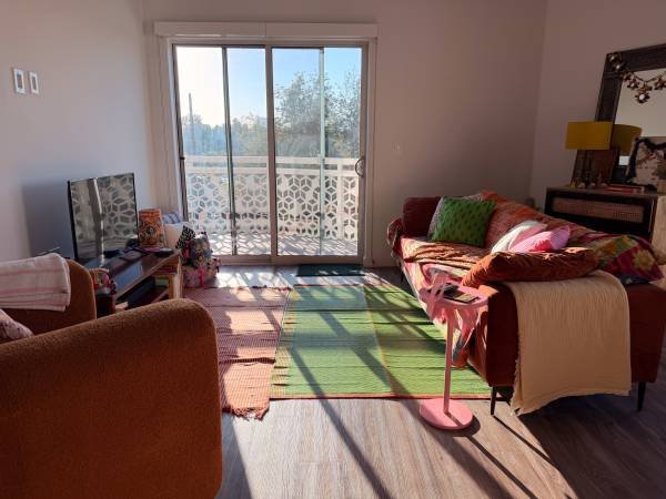 $3,300 / 1br - 850ft2 - Sunny Large 1 Bedroom/1 Bath Apartment in Silver Lake for Dec- Entire Unit (Silver Lake)