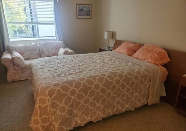 $2,200 / 1br - 250ft2 - Prime Brentwood Large Furnished Room and Bath (90049 Brentwood, West L.A.)