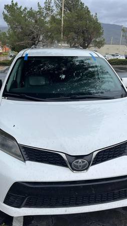 Cracked Windshield? Damaged Auto Glass? Call 714-328-8179 (Glendale - Pasadena - San Gabriel - Alhambra - West Covina)