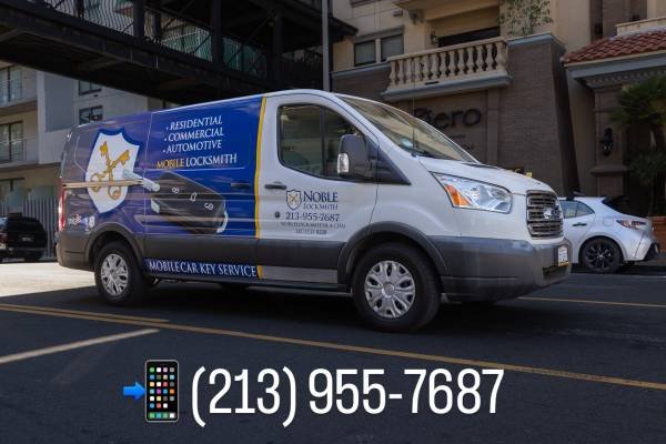 24/7 Mobile Locksmith for Car Key Replacement and Lockouts (Los Angeles)