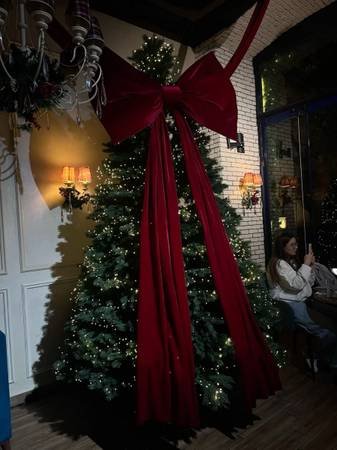 Holiday Decorator (Beverly Hills)