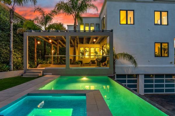 Real Estate Photography, Air BnB, Videos, Staging, Drone, NextDay Service (Burbank)