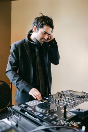 Top Rated Wedding DJ, Professional and Fun, Serving all of Los Angeles/OC